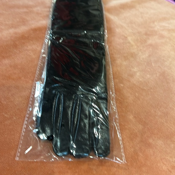 New Sexy Wet look Arm Gloves - Picture 3 of 4